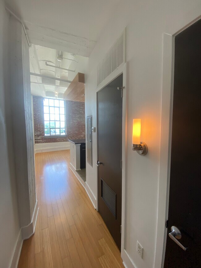 Entry - 555 W Jackson Ave