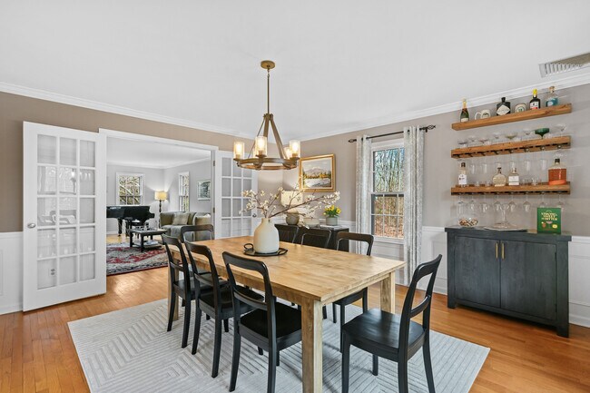 Foto del edificio - 395 Thayer Pond Rd