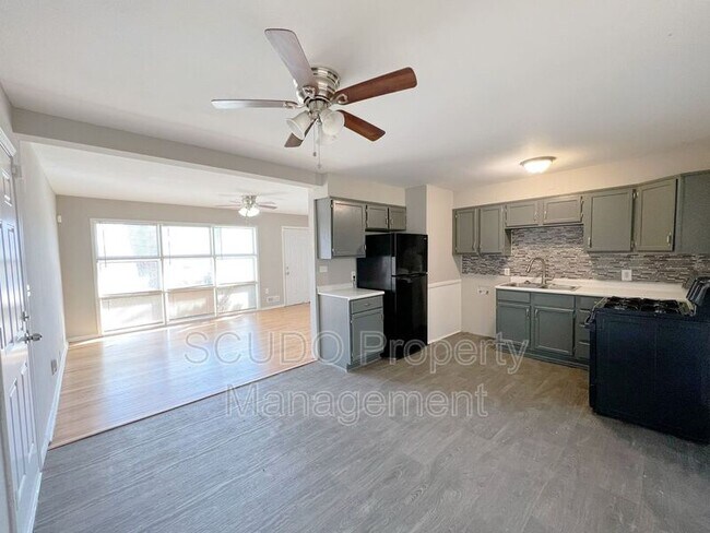 Foto del edificio - 7702 E 112th St