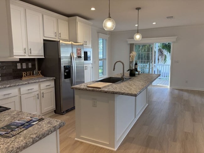 Building Photo - 250 Bimini Cay Cir