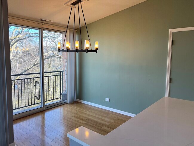 Building Photo - 6012 E Lake Dr