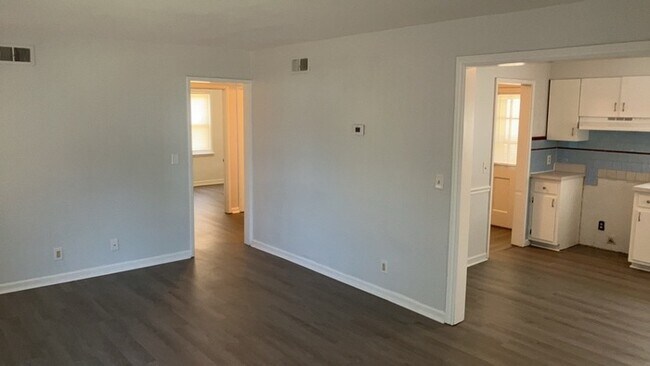 Foto del edificio - 4108 Woodcliffe Ave