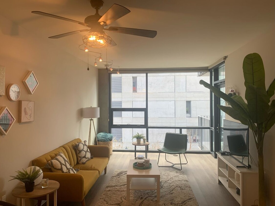 Foto principal - East Village unfurnished 1 bed/1 bath cond...