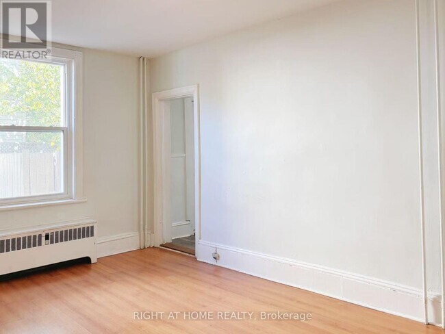 Photo du bâtiment - 367 Dominion Ave