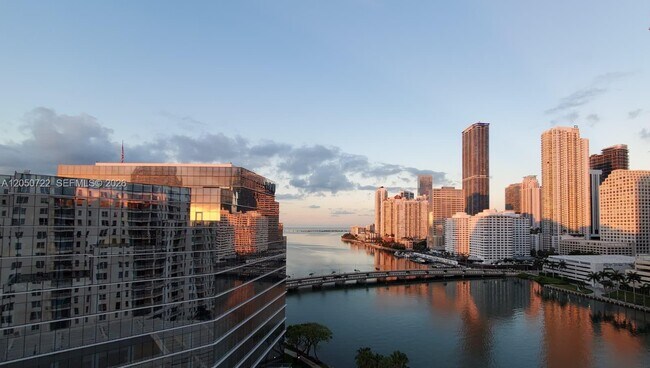 Foto del edificio - 701 Brickell Key Blvd
