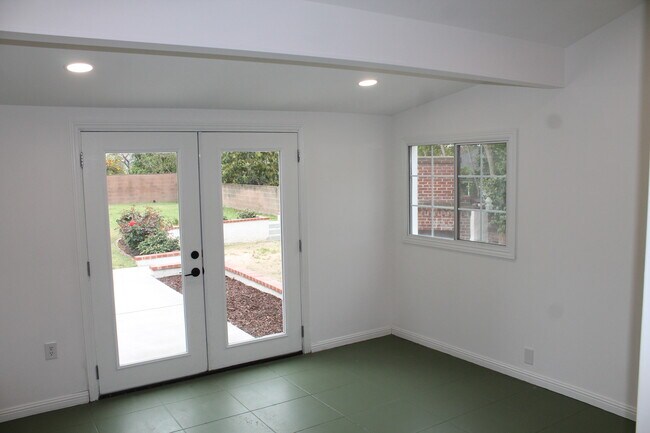 Foto del edificio - 530 E Grinnell Dr