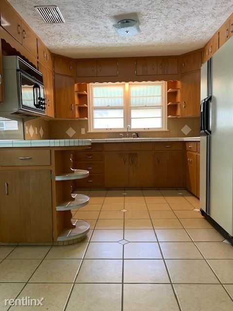 Building Photo - 3 br, 1.5 bath House - 5015 Marinda St