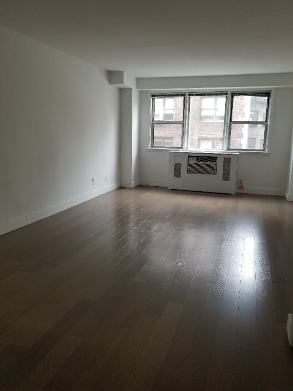 Primary Photo - 160 E 27th St