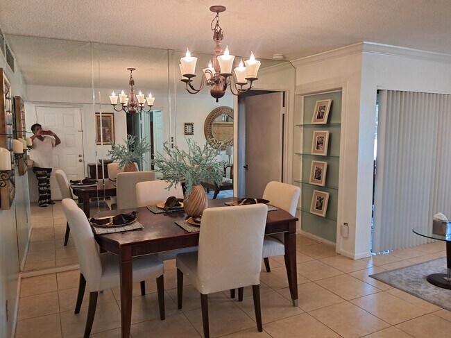 Foto del edificio - 9854 NW 3rd Ct