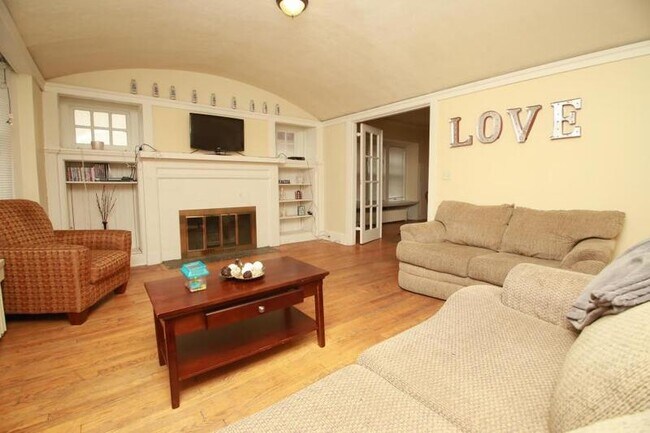 Foto del edificio - 3029 N Farwell Ave
