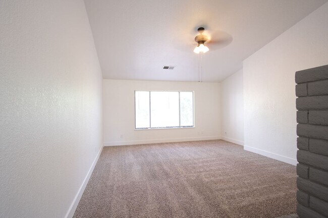 Building Photo - Cozy 3-Bedroom, 2-Bath Home in Modesto