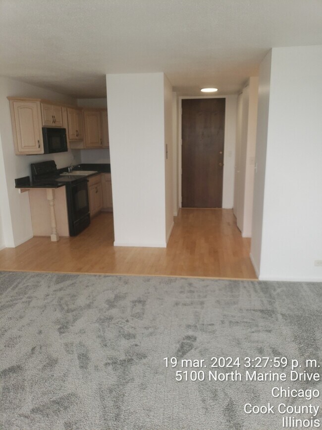 Foto del edificio - 5100 N Marine Dr