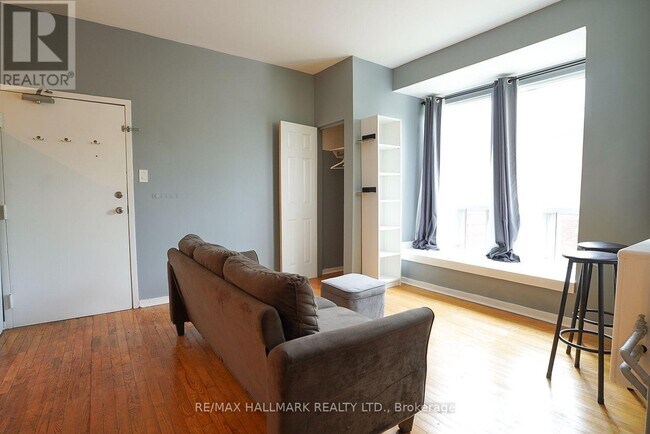Photo du bâtiment - 1432 Queen St E