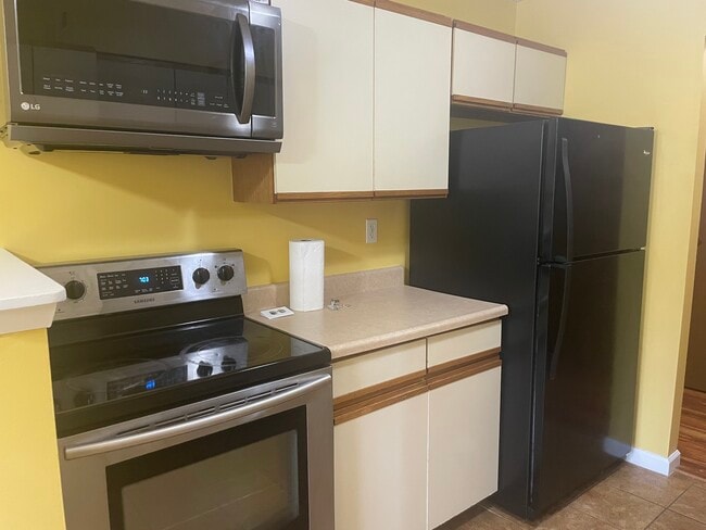 Building Photo - 20 Providence Dr