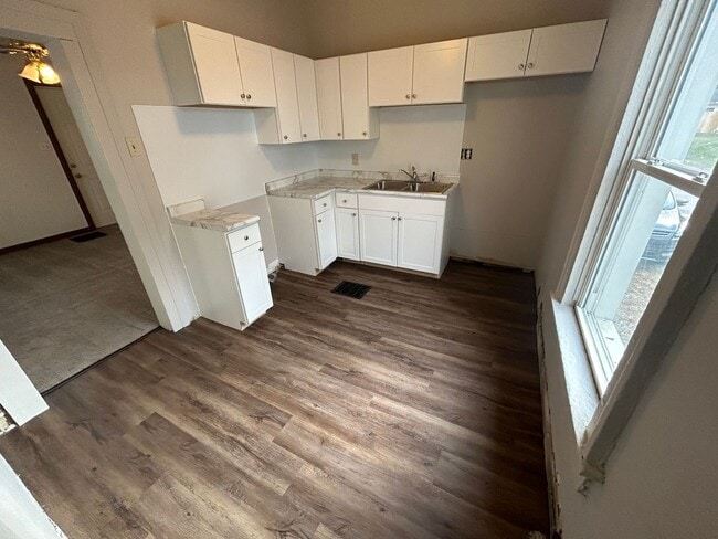 Building Photo - One Bedroom Home!