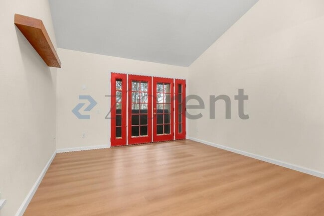 Building Photo - Unit 226