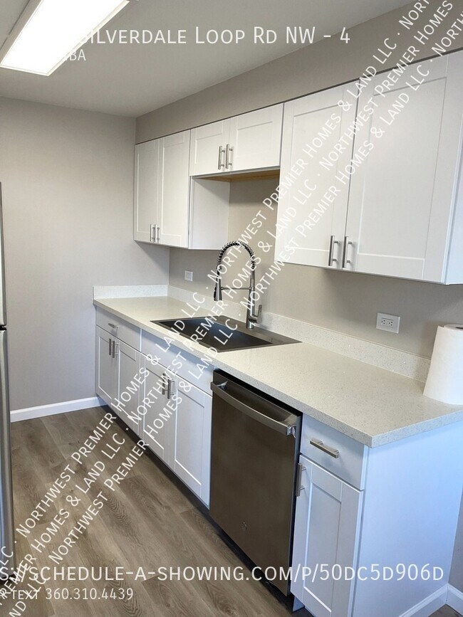 Foto del edificio - 9546 Silverdale Loop Rd NW