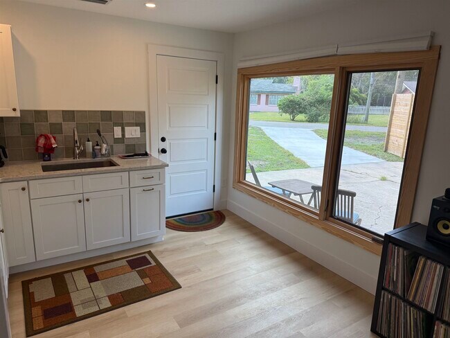 Building Photo - 381 Fortuna Ave