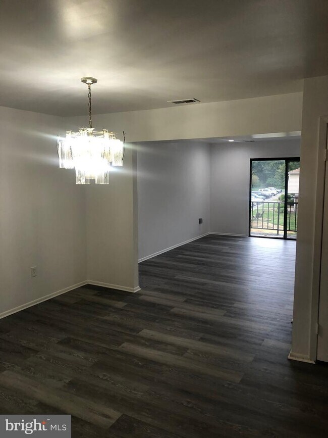 Building Photo - 1601 Silver Ct