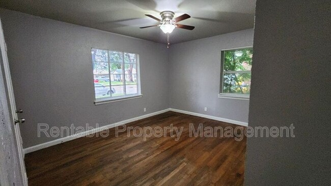 Foto del edificio - 406 W 14th St