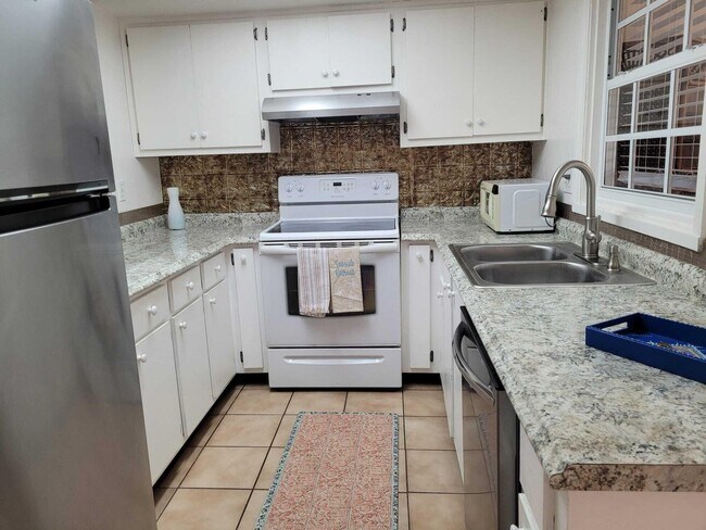Building Photo - 2707 N Highway A1a  G Hutchinson Island Fl...