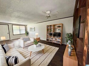 Building Photo - 1700 Greenbrier Dear Rd