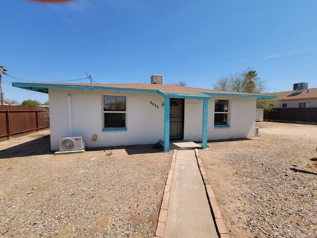 Building Photo - 4423 E Fairmount St