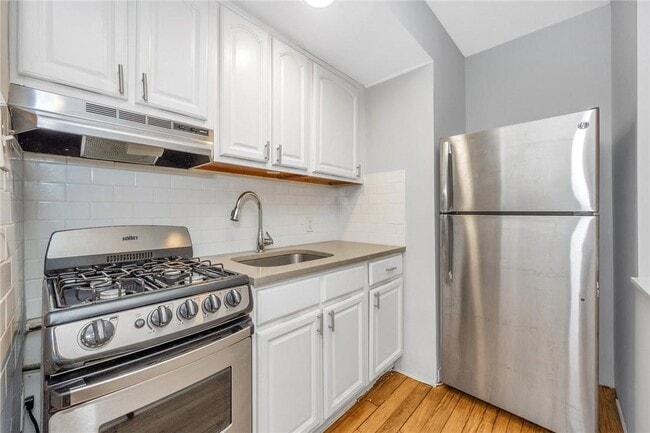 Building Photo - 10 Oakridge Pl