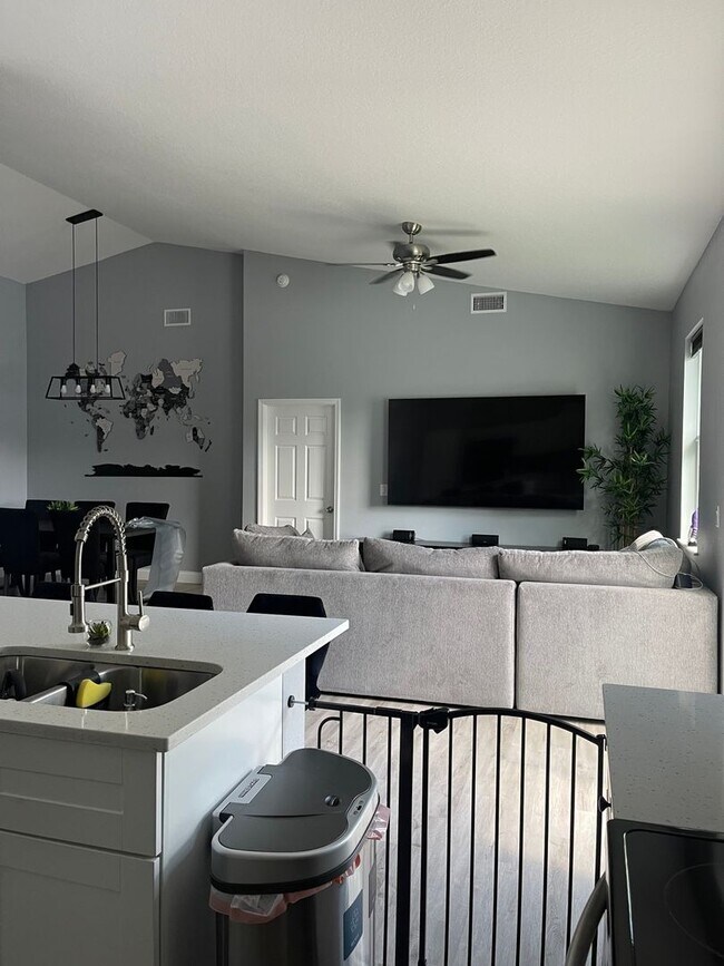 Foto del edificio - 3 Bedroom Single Family Home in Tampa