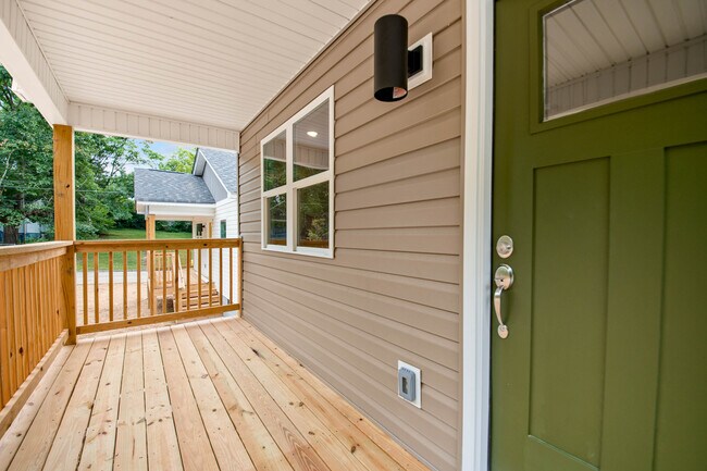 Building Photo - 4704 Cain Ave
