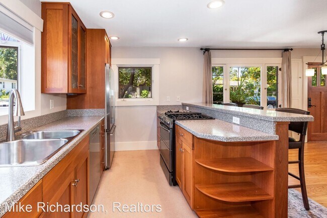 Foto del edificio - 2 br, 2 bath House - 1315 N Salsipuedes St.