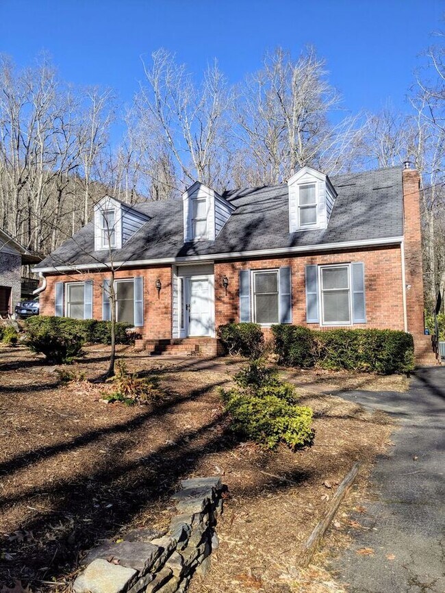 Building Photo - Montreat Rental!