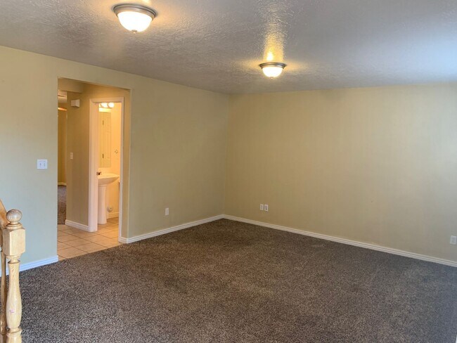 Foto del edificio - Spacious Townhome in Hidden Valley
