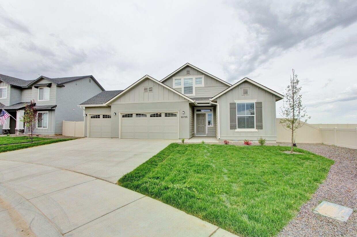 Primary Photo - Stunning Single-Level w/Upper Bonus Room Home