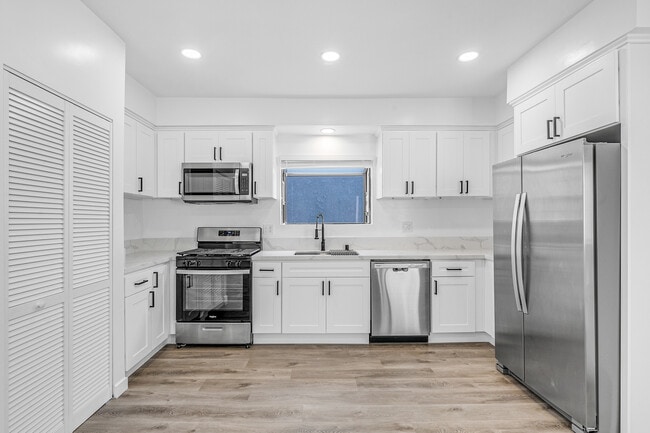 Building Photo - 4544 Colbath Ave