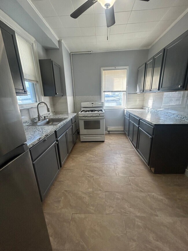 Foto del edificio - 329 Columbia Ave