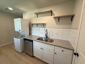 Building Photo - 606 Hardy Ave SW