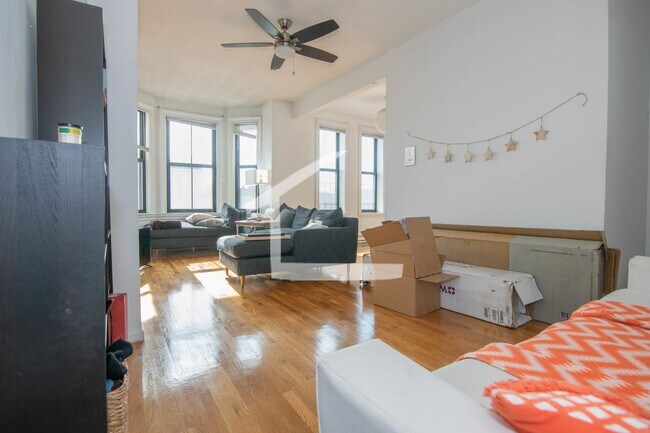 Photo - Beautiful 3 Bedroom Available 9/1/26 House