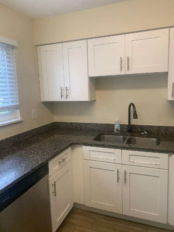 Foto del edificio - 106 E Rhodes Dr