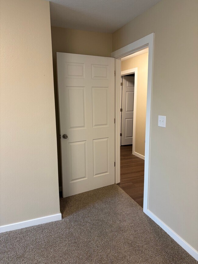 Foto del edificio - 1365 S Scenic Ave