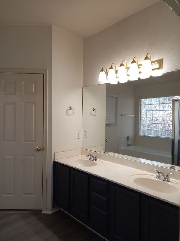 Foto del edificio - 2018 Old Ml Rd