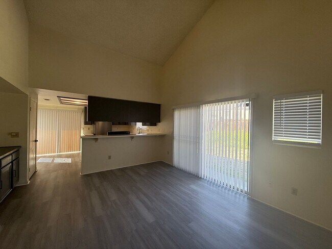 Foto del edificio - Available Now! Lancaster 4 Bed + 3 Bath