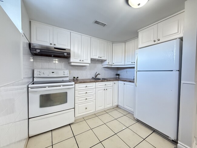 Building Photo - 145 Commercial St