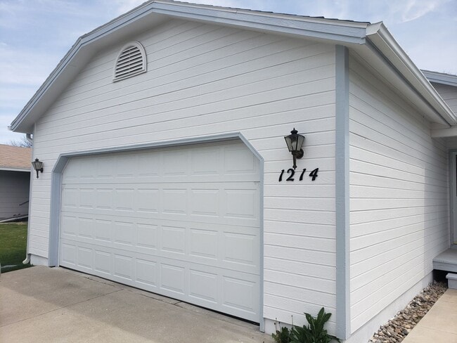 Building Photo - TownHome in NorthWest Twin Falls