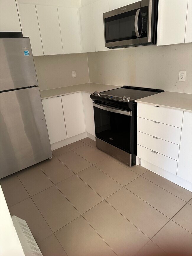 Building Photo - 457 Marlee Ave