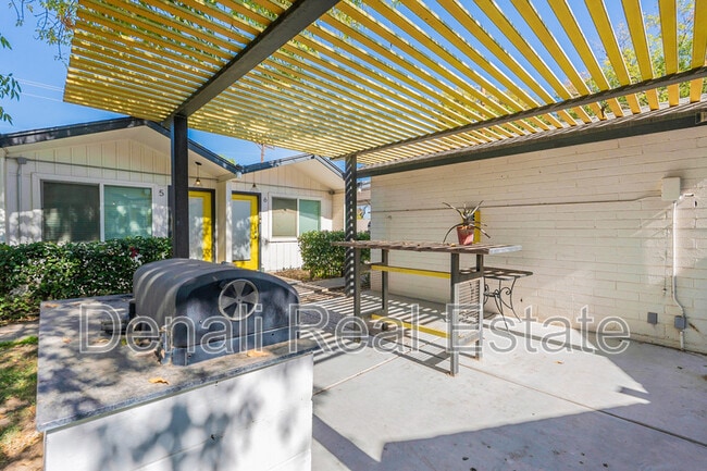 Building Photo - 2309 S College Ave