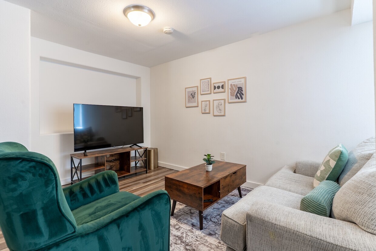 Foto principal - 9021 8th Ave S