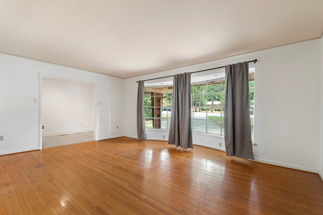 Foto del edificio - 7001 W Markham St