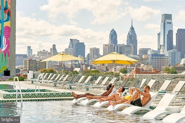 Building Photo - 809 Poplar St