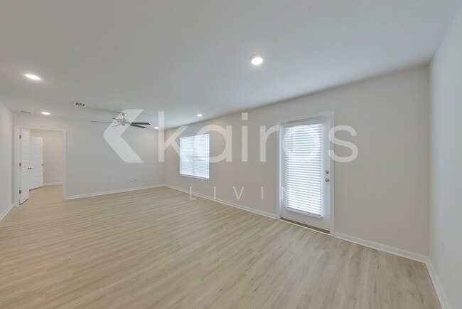 Building Photo - 4655 Malay Cir